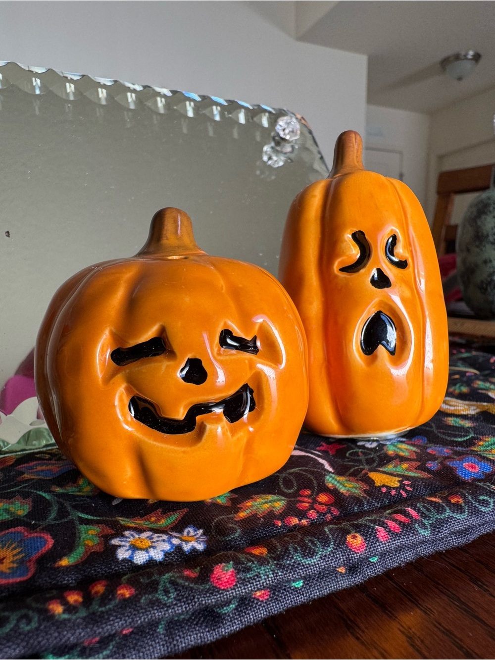 Vintage 1984 Pumpkin Jack O Lantern Salt & Pepper Shaker Set Enesco Halloween